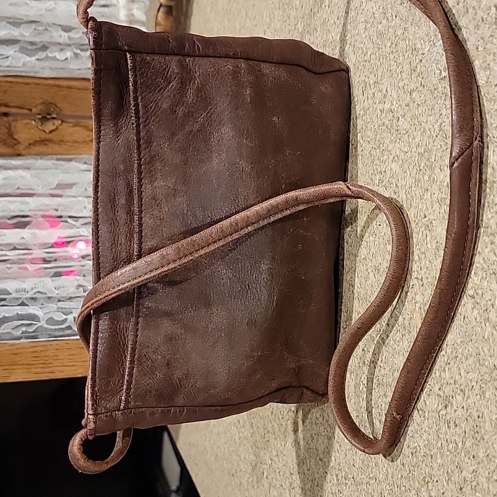 VINTAGE W.B. PLACE LEATHER CROSSBODY PURSE. MADE IN THE USA